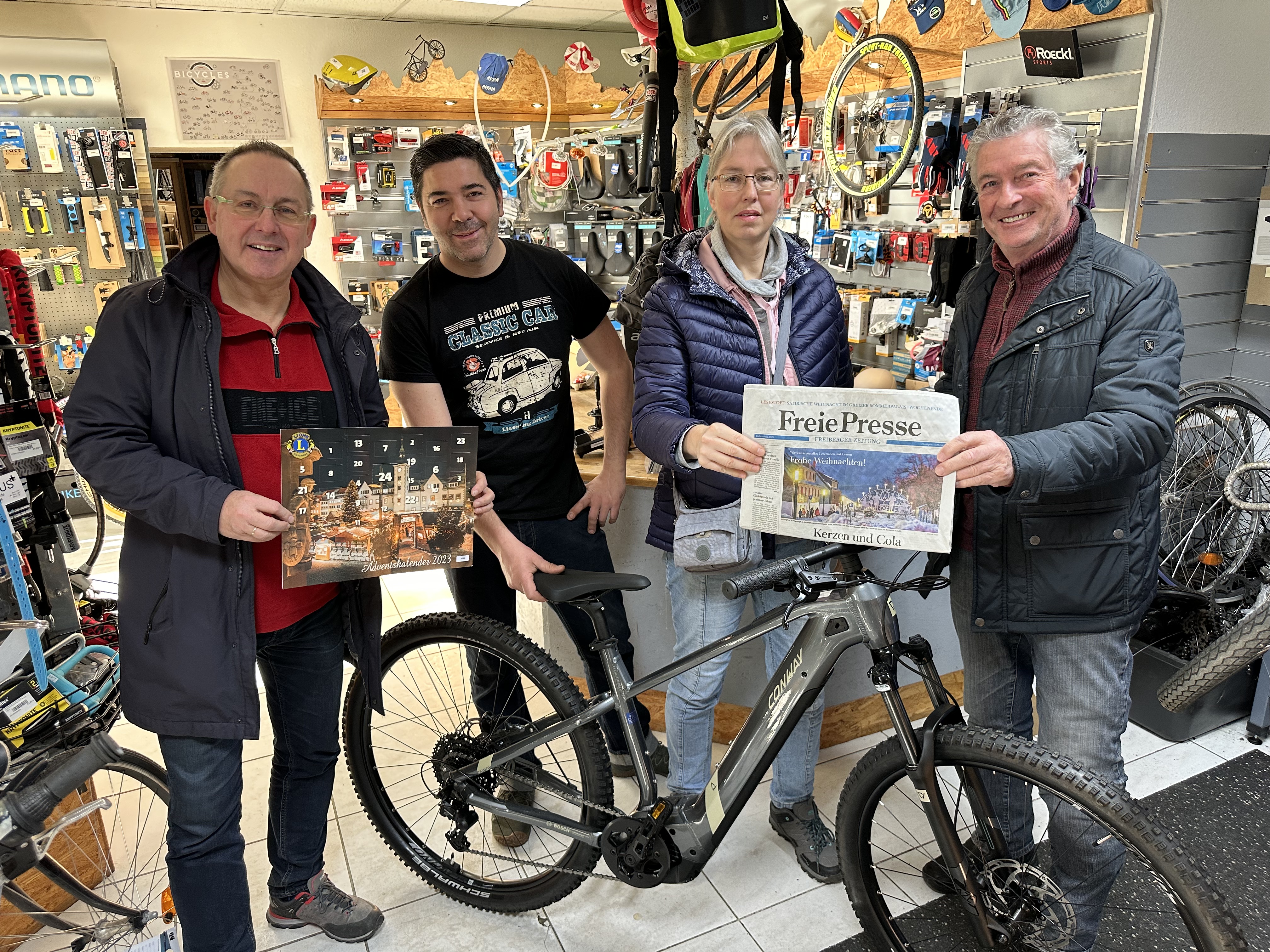 thule fahrradträger anhängerkupplung mountainbike günstig im Onlineshop kaufen — Farbe:Gray's Inn Klawiatura SPC Gear GK550 cassette